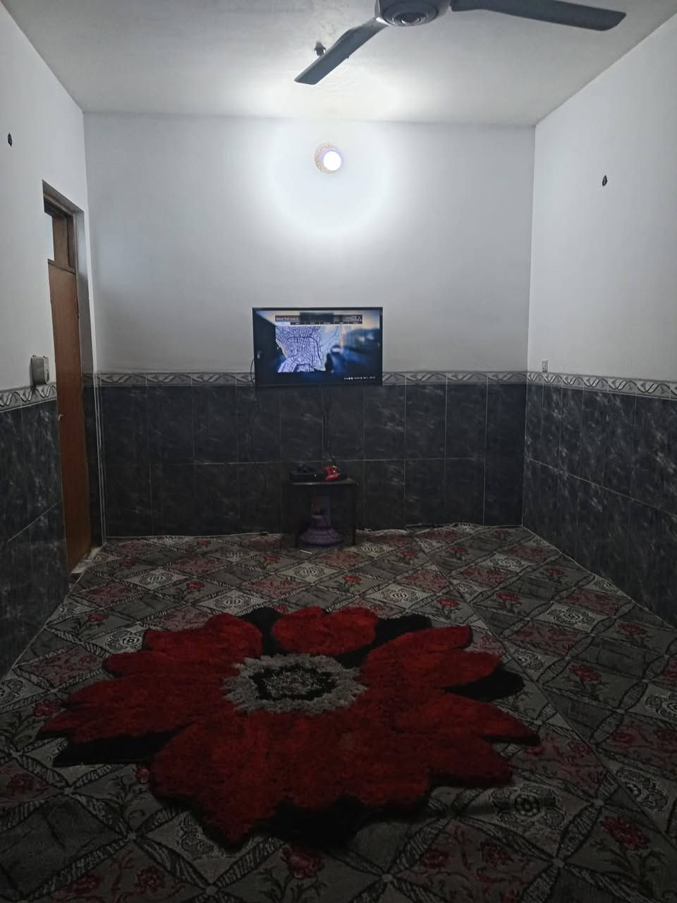 دار للبيع ملك
دار للبيع ملك طابو صرف مساحته ١٠٠ متر واجهة 5 نزال 20 +مطبخ جبير وترك واقع حال
 طابق الاول طرمه استقبال صاله حمامين غرفه
طابق ثاني غرفتين 
طابق ثالث بيتونه وسطحين 
ام الكبر والغزلان فرع افران الزهراء  
اي استفسار خاص او الاتصال ***********
