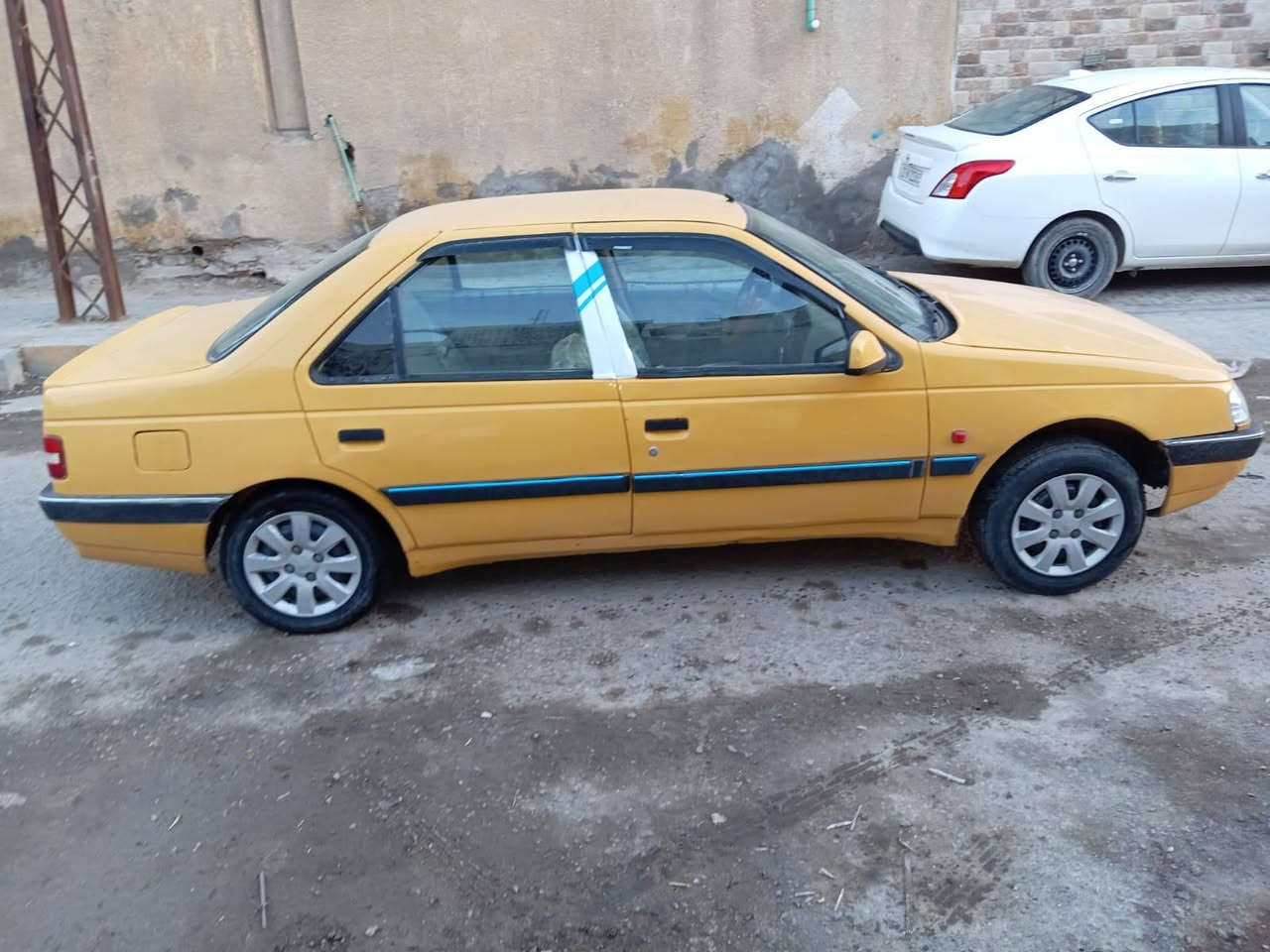 سلام عليكم
بيجو 405 مديل 2016 
مكينه كير كفاله المكينه صار شهر من شديته جديده
مشط جديد حداده جديده تخم تاير جديد تبريد تدفئه كله شغال البديه كفاله من ضربه وتبديل سنويه لل 2029 مصفره هيئه وغرامات
سعر وبيه مجال مكاني بصره حيانيه رقم ***********
*********** البصرة, العراق
