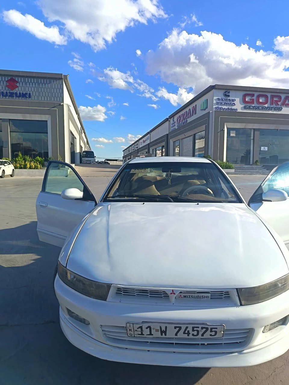​🚗 **للبيع أو المراوس (حسب القناعة) **
🚗ميتسوبيشي كلانت🇯🇵 
موديل 2002
رقم بغداد (رقم انكليزي الجديد 
 باسمي 
(تحويل ثاني يوم) (او وكالة )
​ كير ومحرك بشرط 
 (كير أوتوماتيك).
4 سلندر قطاره مال بانزين 
تبريد ثلج ثلج ما شاء الله عليه ❄️
ياباني بعد 🇯🇵 
​ جامات كهرب + كروز سرعة (مثبت سرعة). ويل كب بلادي
صبغ حزام 
​(السيارة ربع ما تصرف عليها) ترايك للبصره 
​السيارة عليها ادامه كامله 
كلشي كامل مكمل 
​باتري (بطارية) جديده.
​تايرات نظيفة  90% 🔄. 
​ السعر​50 وبيها مجال 
​📞 للاستفسار والتواصل:
​رقم الهاتف: ***********
​أو المراسلة خاص ✉️
والف عافيه على ياخذها

