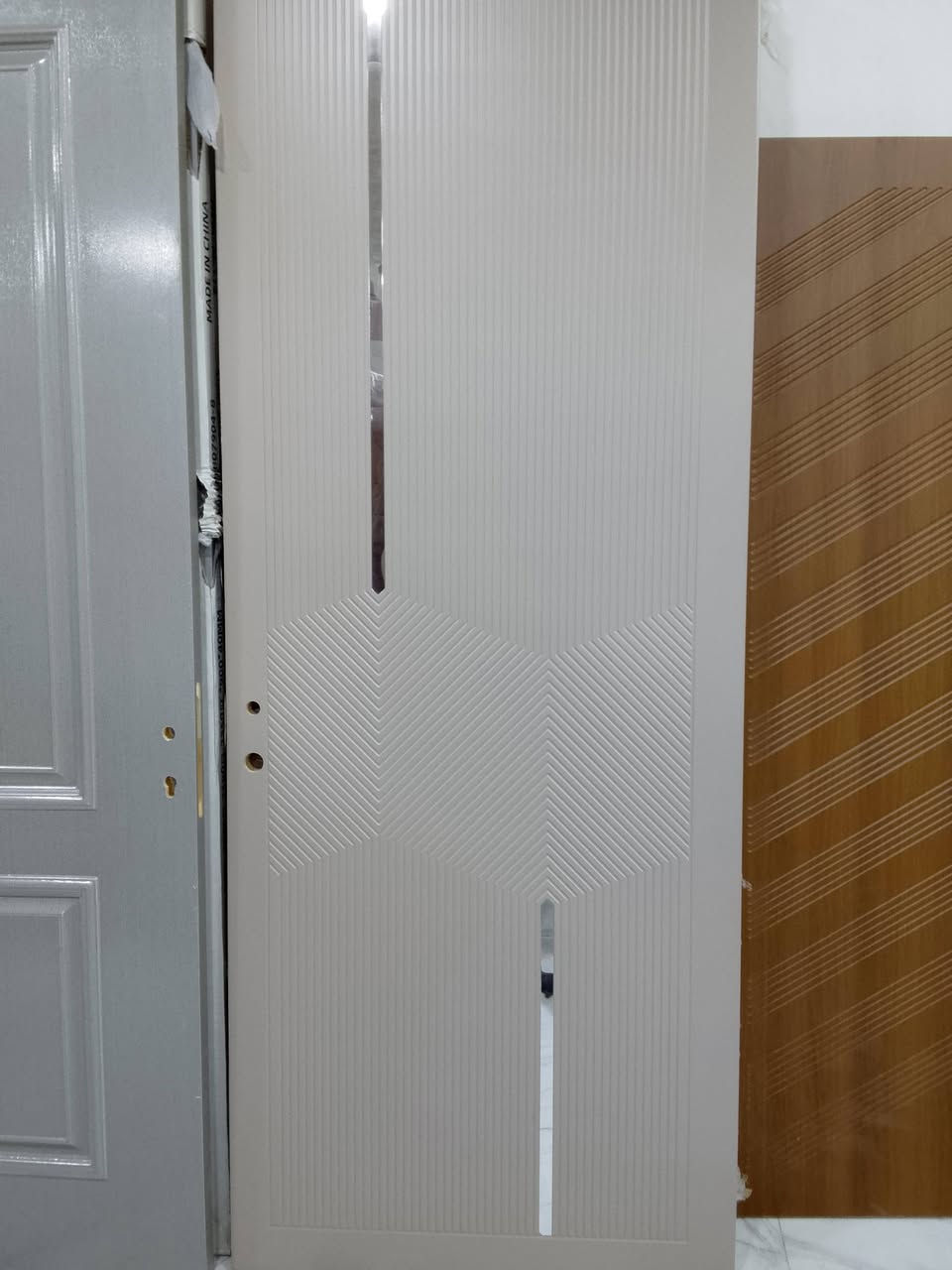 تم وصول وجبه جديده من الابواب الصيني درجه اولى مع الجرجوبه والكيلون وبسعر جمله بغداد ويوجد ايضا توصيل لكافه الاقضيه والنواحي
العنوان قضاء الرفاعي مقابل مصرف الدم شارع سايدين السايلو 
رقم الهاتف ***********
