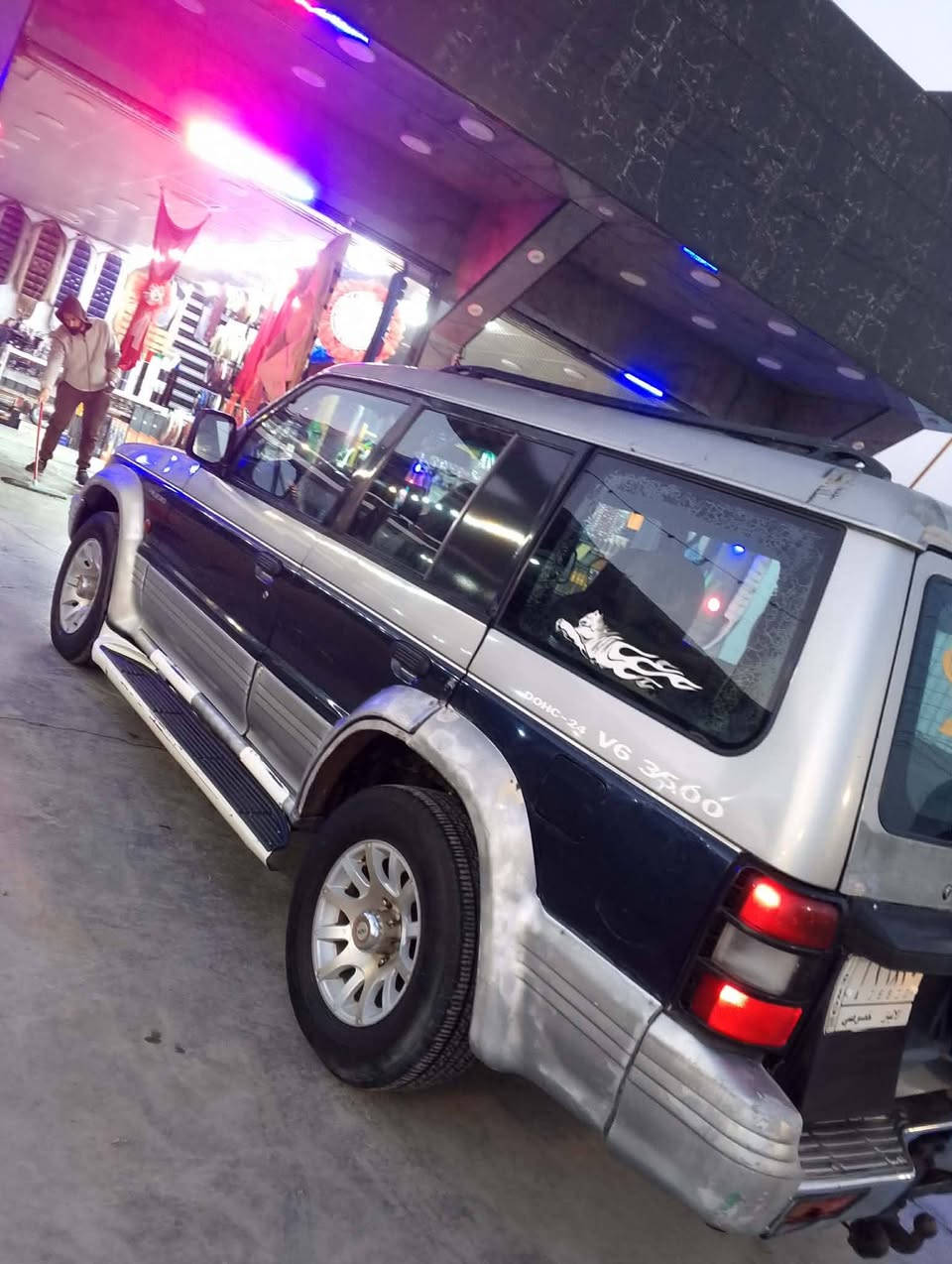 السلام عليكم للبيع او المراوس حسب القناعه  باجيرو موديل 96 رقم انبار سنويه مجدده   تحويل مباشر 
محرك 6 سلندر كير اوتماتيك دفع رباعي 
ويل كب تخم تاير 
شاشه جام كهرباء 
كهربائياتها كلها شغاله 
مصبوغه عام  
صدرها يرادله ترتيب 
العنوان الرمادي ال سبعه كيلو للاستفسار هاتف ***********
