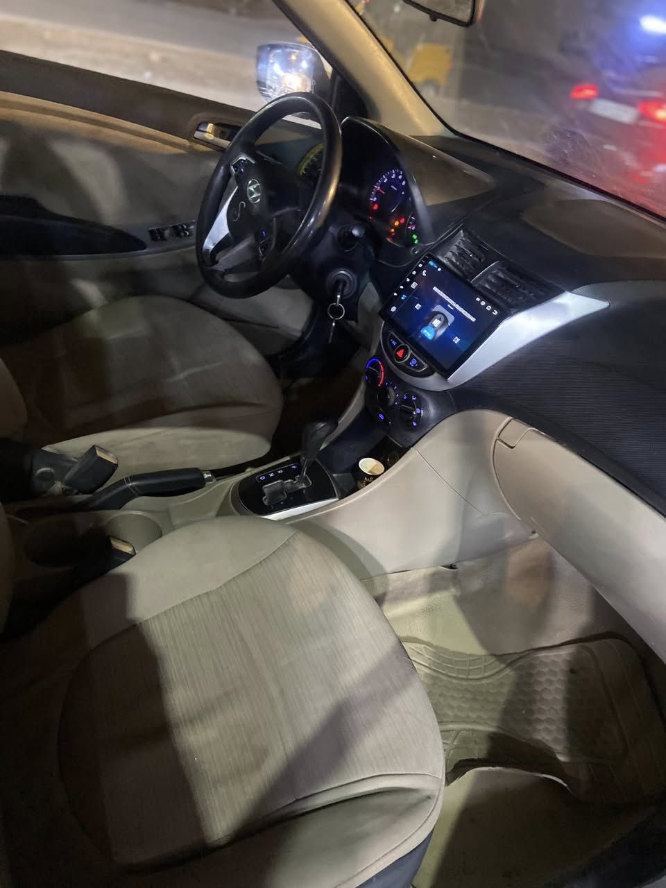 سلام عليكم اكسنت موديل 16 فول مواصفات مكينه 600 بيها بخار قليل البدي بيه صبغ تبديل جاملق  حداديه 70 بالميه مكفوله كصه ضربه   بدون دواخل السعر 78 وبيها مجال سياره حلوه وجديده 
العنوان ميسان مركز المدينه 
اتصل ***********
