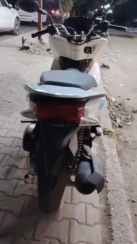 السلام عليكم للبيع بيسي اكس جيل الثاني مكفولة دراجة كلهة بلادية ومكينة150 ما مفتوحة  دراجة نضيفة جدا السعر مليونين 150 العنوان/الغزالية ***********
