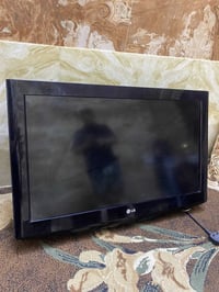 بلازمه LG للبيع قياس 32 وياهه ريمونت وستان تعليك كامل سعرهه ٦٥ الف ٠٧٧...