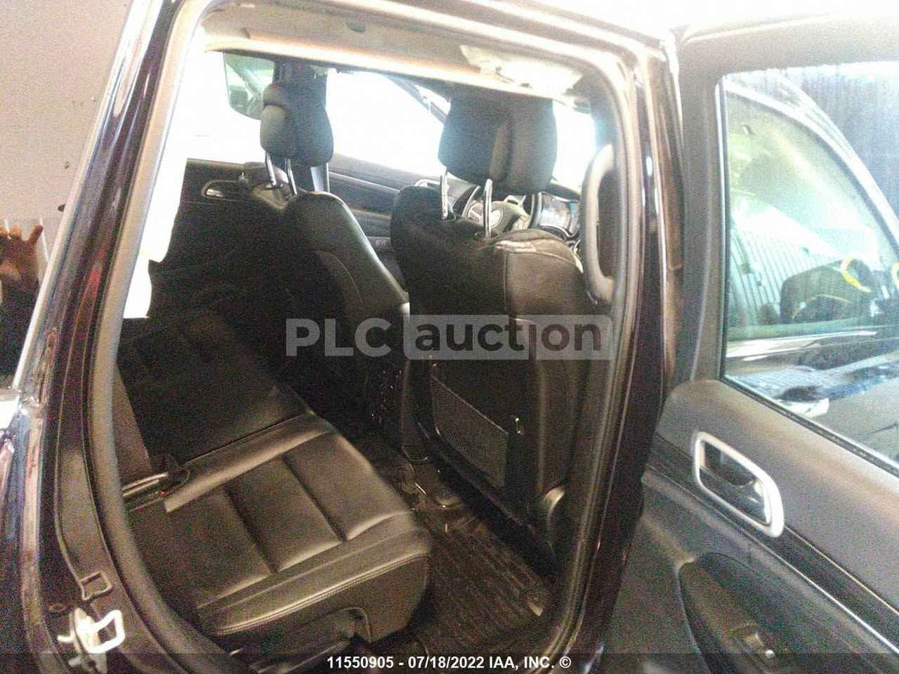 جيب كراند شيروكي لمتدد 21 وارد كندي مرقم بغداد باسمي.. المواصفات
1- اللون غير محدد بالسنوية رمادي..

2- دفع رباعي 4×4.

3- السيارة تجي فتحتين.

4- رادارات+ توقف ذاتي + تشغيل عن بعد .

5-كاميرا 360 درجة + مرايا قلاب.

6- كشنات جلد + تدفئة + خزن ذاكرة للوضعيات.

7- جنطة كهرباء+ حساسات خلفية.

8- السيارة ماشية 20 ألف ميل حقيقي.

9- كراسي كهربائية..

10-المحرك: بنتاستار (Pentastar) الشهير V6، سعة 3.6 لتر يولد حوالي 295 حصان وعزم دوران 350 نيوتن متر.

11-ناقل الحركة: أوتوماتيكي بـ 8 سرعات من شركة (ZF)، وهو ناقل حركة سلس واعتمادي جداً.

12-الشاشة: نظام Uconnect 4C مع شاشة لمس قياس 8.4 إنش تدعم Apple CarPlay و Android Auto.

السيارة موجودة في الناصرية للبيع أو المراوس حسب القناعة حادثه تبديل مدكر امامي ايرباك فقط البردة.ومعالج..

صور السيارة مع الحادث مع رقم الشاصي بالصور..

سعر السيارة 255
رقم ***********
