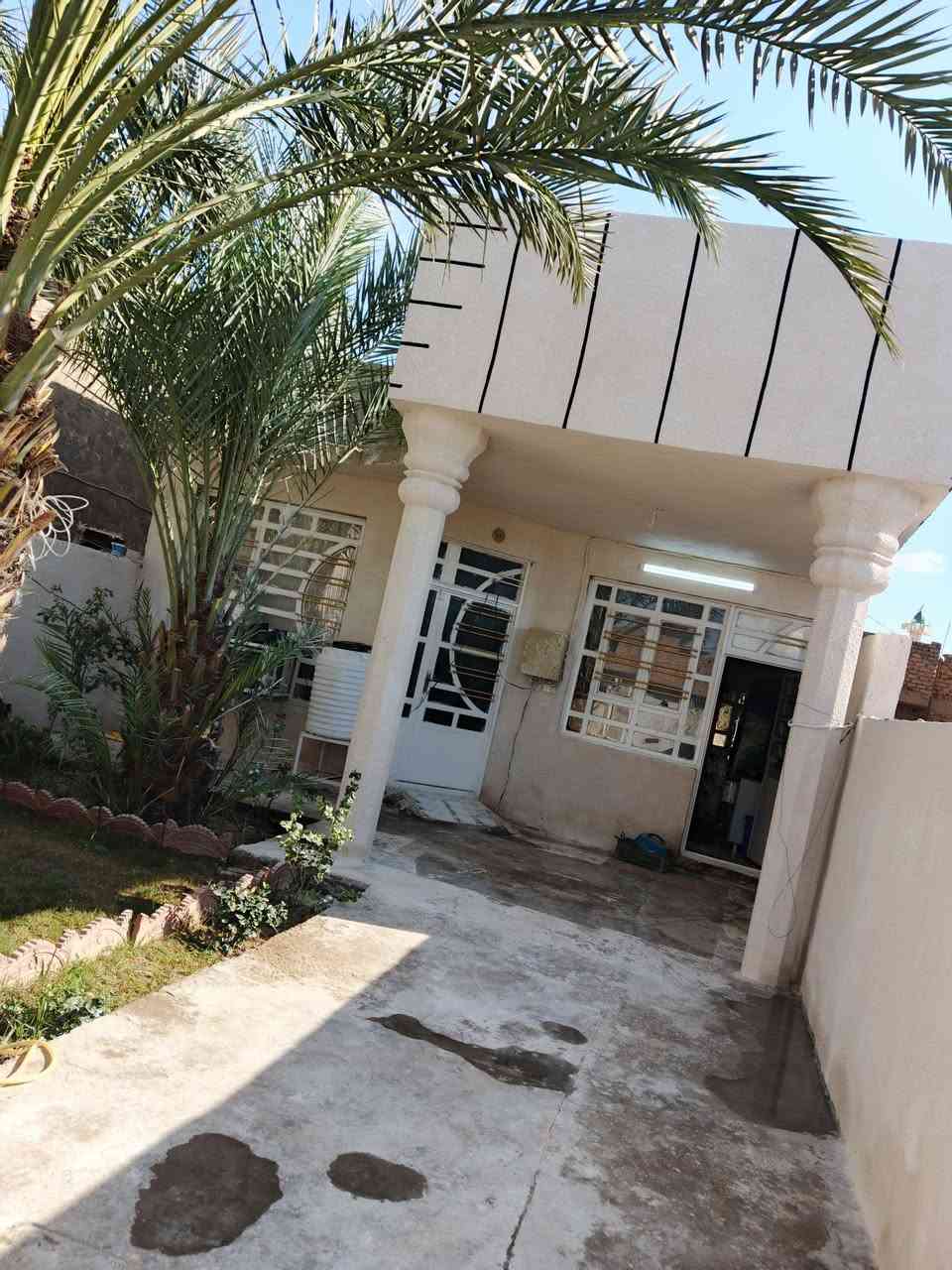 يوجد بيت في منطقة سيف سعد الغالبيه للبيع قرب المدارس مساحه البيت 175 متر البيت يحتوي على استقبال غرفه وصاله ومطبخ ؤصحيات داخل وخارج قاطين قاط الثاني بعد مامسقف البيت من داخل كلش نضيف السعر 65 ؤبيه مجال ***********
