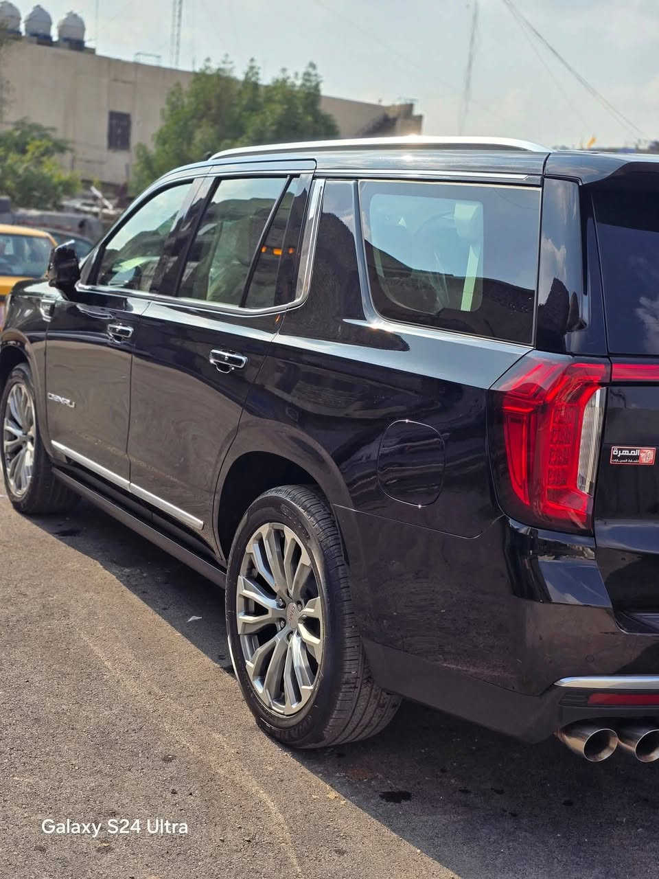 السلام عليكم للبيع  
 ⁠جمسي 2022 / رقم بغداد 
الفئة (دانلي) السعر 58 ونص
⁠محرك (6200 cc)
 ⁠وكآلة المنصور  مغلفه PPF بل كامل
 العداد (43 الف)
 بصمة تشغيل 
 ⁠بصمةً أبوآب 
 فتحة سقف (بانوراما)
 فور ويل (4 * 4)
 جكات 
 5 كامرات 
 ⁠نقطة عمياء 
 جنطة كهرباء 
 ثلاجة داخلية 
 كراسي كهرباء 
 ⁠كراسي حار بارد
 ⁠كرسي ذاكرة (ميموري)
 رادار امامي خلفي جانبي 
 نقطة عمياء 
 تحديد مسار 
 تشغيل عن بعد
 شاشات خلفية 
 شاشة دجتل 
 عرض على الزجاج (داتا شو)
 دوسات كهرباء
 ويل 22 انج
 ⁠حساس امامي خلفي
 ⁠داخل جلد ابيض
 وباقي مواصفات الدنلي المعروفة 
 السيارة مكفولة كفالة عامة لا بارد ولا تبديل ولا فتح محرك ولا دبل كود 
مكاني بغداد ***********
