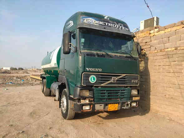 سلام عليكم دنكر فالفو للبيع سعت تخزين 25 الف مكينه وكير خير من الله مكان سياره ناصريه مركز سعر 150 وبيها مجال ***********
