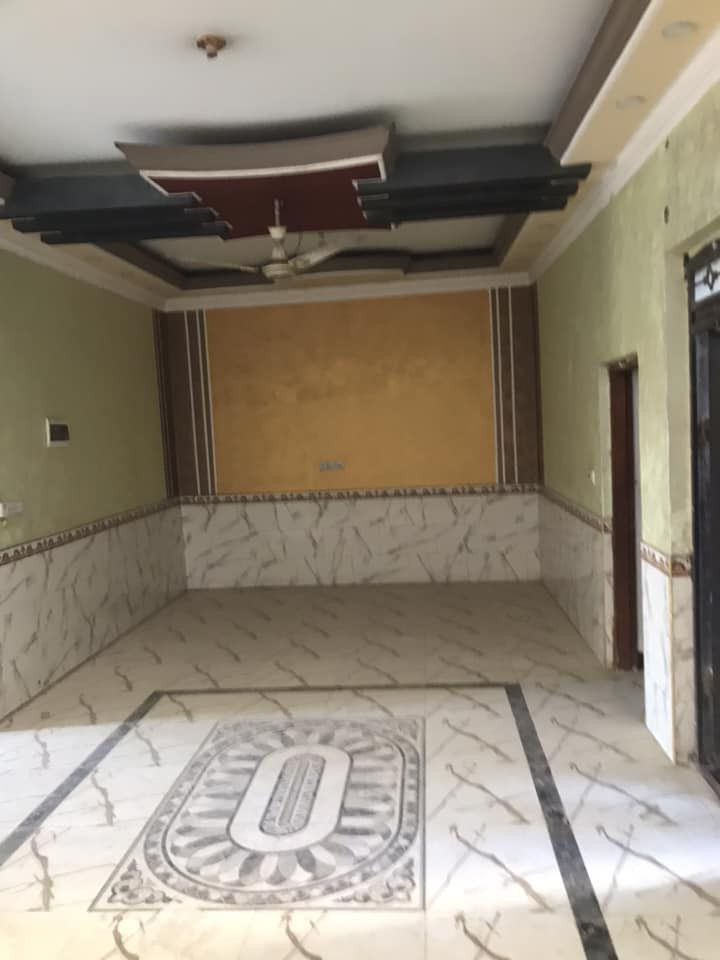 بيت طابو صرف كونكريت على شارع وساحه بناء طابوق بالفداء قريب على السريع والجسر وقريب على المدارس وقريب على خط عبريه الرفات مساحه ٢٠٠ متر حديث الاتصال *********** السعر ١٤٥
