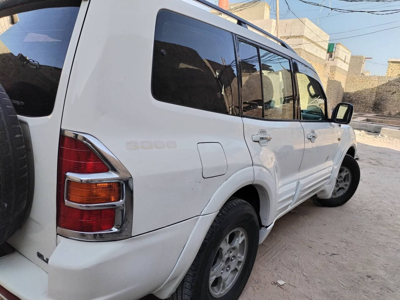 السلام عليكم بايجيرو موديل 2002 رقم اربيل الدولي سنوية 2031  ستوهة صاعده هزة حدادية جديدة تخم تاير جديد باتري جديد تريد وكالة او تحويل مكفوله من الكص والكلبه بيه رشات صبغ ابيع عام محرك حجم 3000 جاهزة من كولشي فقط التبريد راديتر مزروفة فاتحة تحتاج ليحم وشحن غاز  شاشة اندرويد كامرة خلفية بيع مراوس مكاني نجف كوفه السعر 60 بيه مجال اتصال واتساب ***********@ @***********

