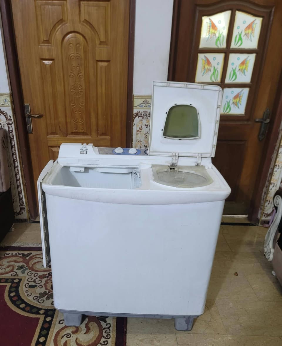 للبيع غساله هيتاشي ياباني اصلي حجم وسط 14 كيلوا حقيقي بلاديه السعر 100  و جاهزة وعلى فحص بدون اي ظرر مكاني بغداد قرب جزيرة بغداد السياحيه كميرة ويوجد توصيل داخل بغداد بأجره على مشتري ***********
