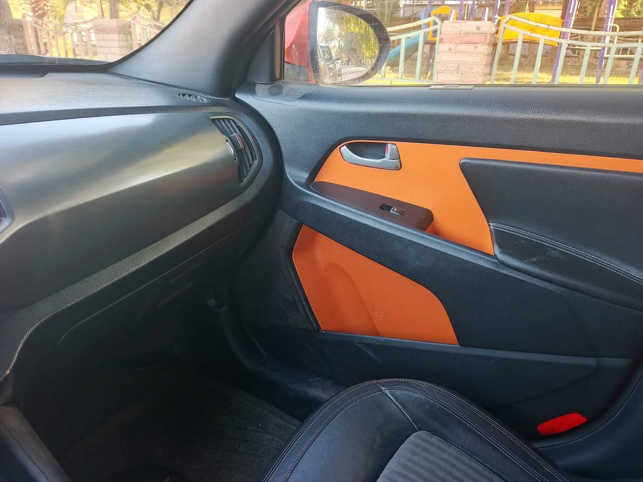 اسبورتج 2011
خليجي مكفول لون مشمشي داخل مشمشي بنوراما ومكفوول بيها طخات كلش بسيطه رقم اربيل دولي بسمي 
السياره ب135 وبيها مجال 
***********
