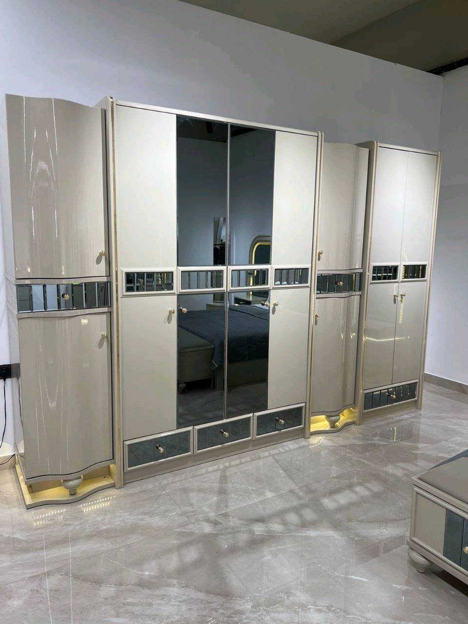 العنوان نجف حي النصر قرب شارع البانزين خانة 
اسم الموديل :  * دوني   *غرفة تركي 

السعر  : مليونين و 650 الف

المواصفات  :  10 قطع
ضهر بلوك
سرير مخزن
شازلون مخزن 
السرير مع الكومديات 
برغي وچوي حديد
نظام المرايا ليد

كوالتي عالي جداً
  