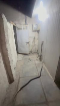 مشتمل للإيجار طابق ثاني عنوان الشعب قرب حسينية الانصار ￼يحتوي على غرفت...