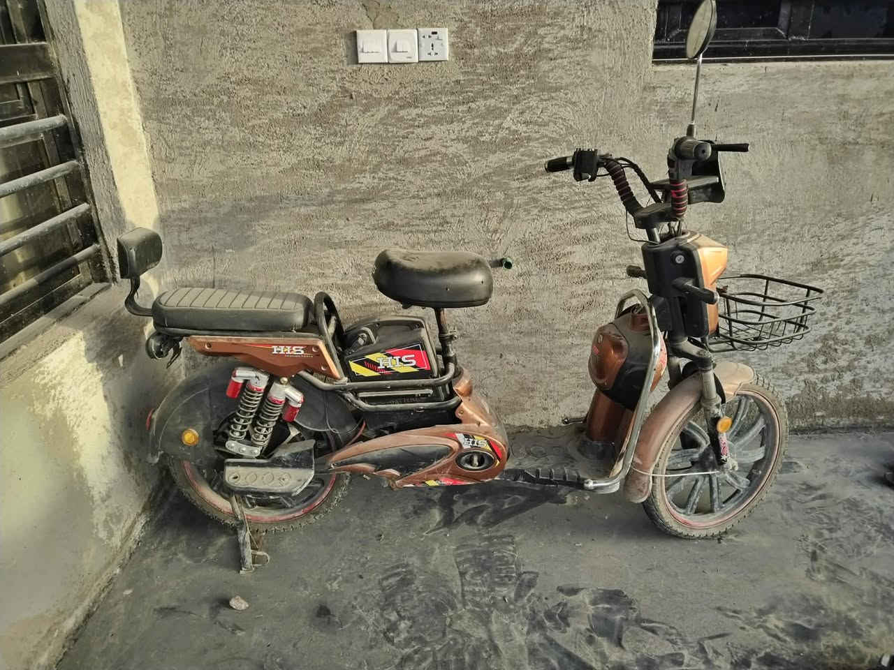 دراجه شحن للبيع الشاحنه عطلانه فقط السعر 300 وبيه مجال ***********
