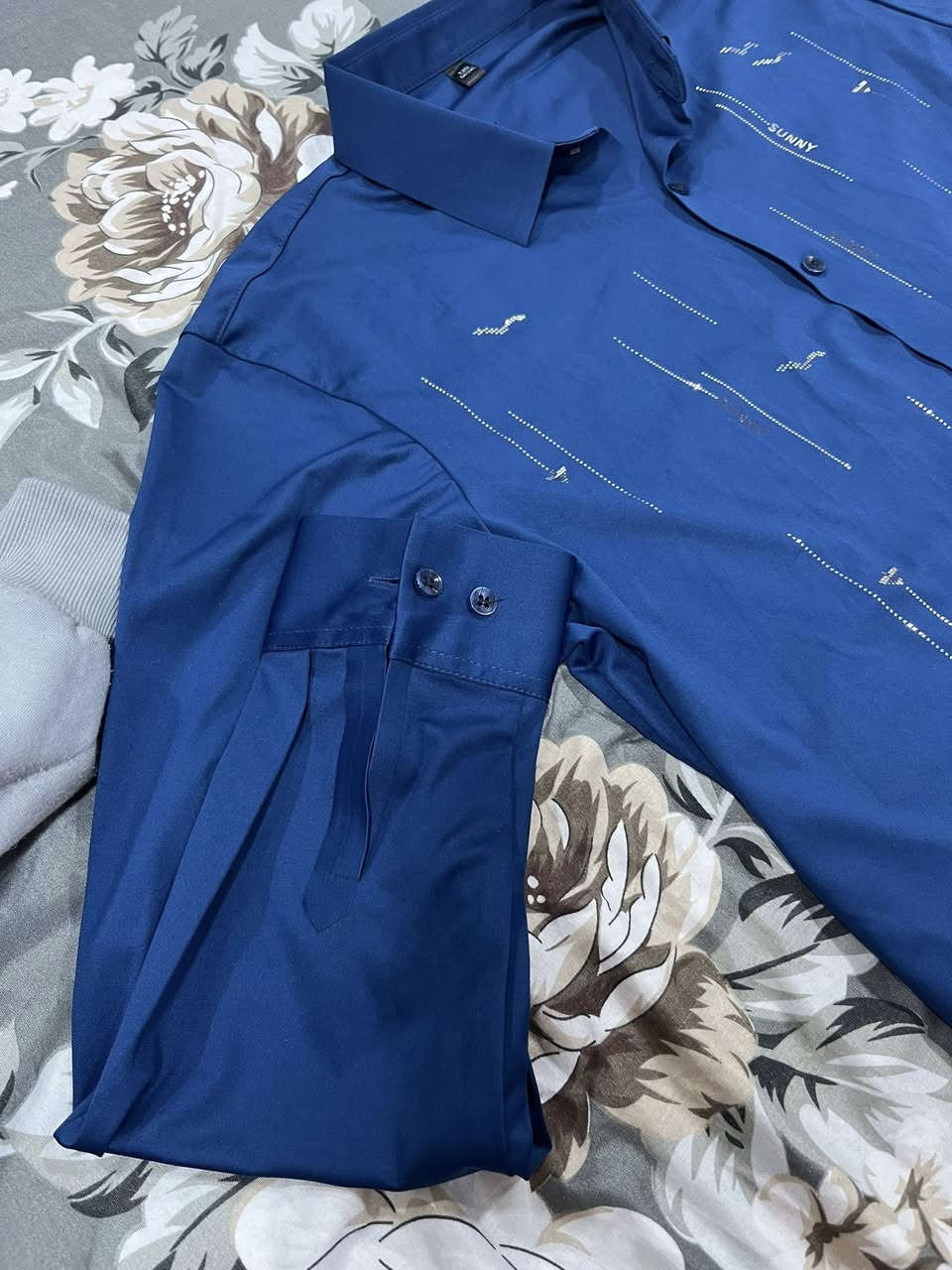 كابوي ولادي جديد بالعلامة غير ملبوس 
وقميص ايضاً يجنن قماش رجالي غير ملبوس 
وروب ينراد كوي فقط نوعيه ثقيله من خلف بينوا نقشه ومن اردان فقط يحتاج كوي


**إذا كنت صاحب هذا الإعلان وتريد حذفه لأي سبب، رجاءا أرسل رسالة إلى الدعم الفني**