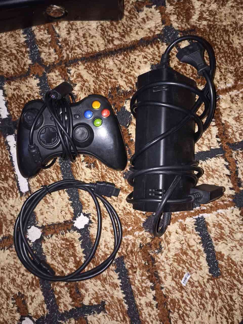 اكس بوكس 360 بيه 173لعبه لبيع مع ملحقات وجواستك واحد لتواصل ***********
