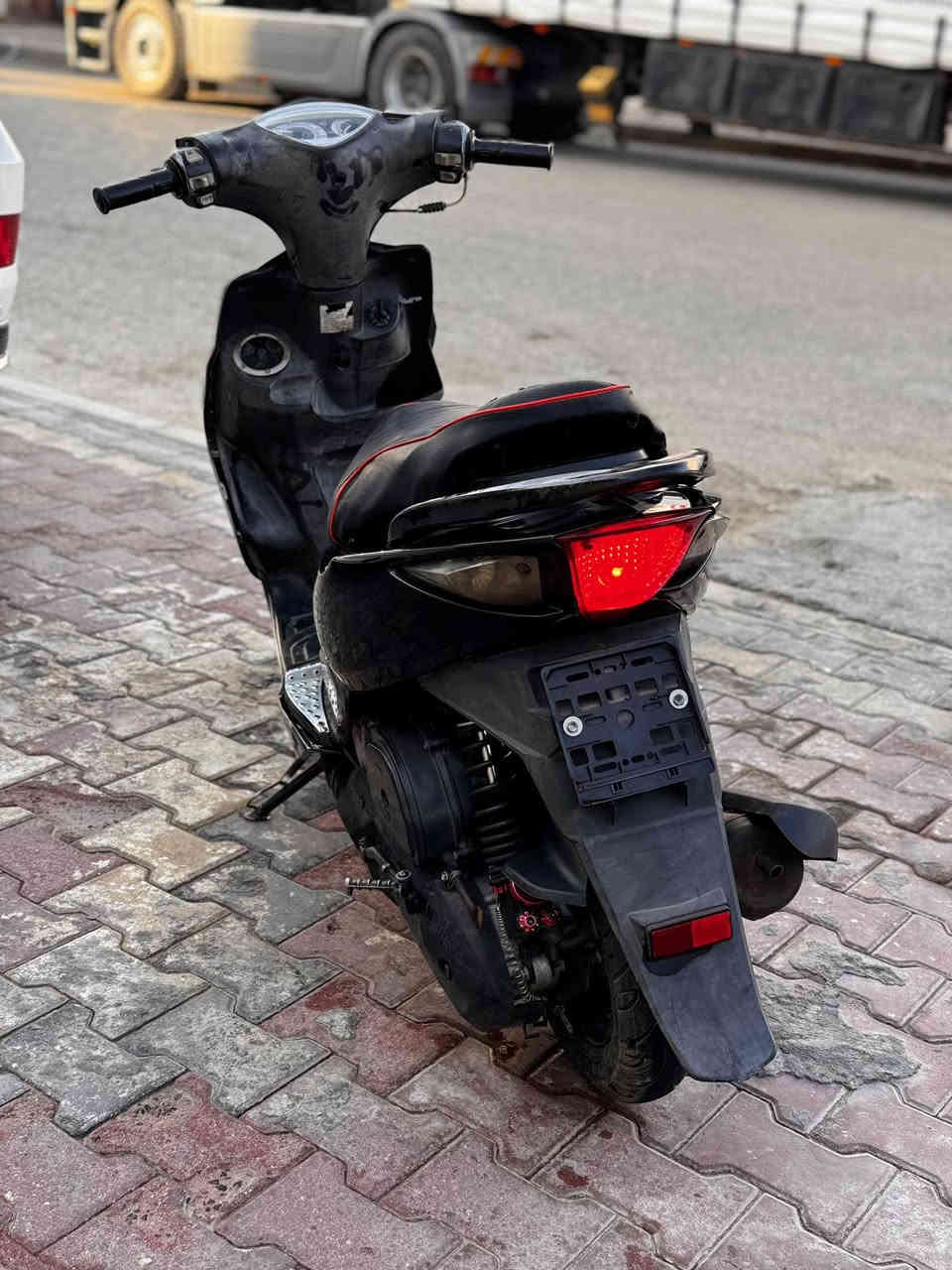 السلام عليكم 
دراجه ماكس مظلع ياباني للبيع 
مكفوله الدراجه ما مفتوحه المكينه بلاد بس بيه خيط تدخين قليل كلش تخم تاير كلجات الاصلي سلف 55 كفرات البلاديه موجوده ابيض 
الدراجه ختم واحد وي المكينه 
للستفسار وتساب ***********
