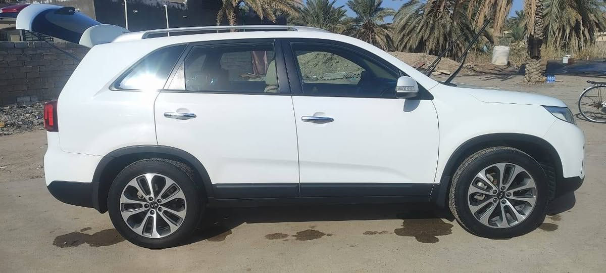 سلام عليكم سورنتو 2014 مكفوله رقم قادسيه ماشيه 180مكينه 2400  سعر175وبيه مجال للأتصال***********
