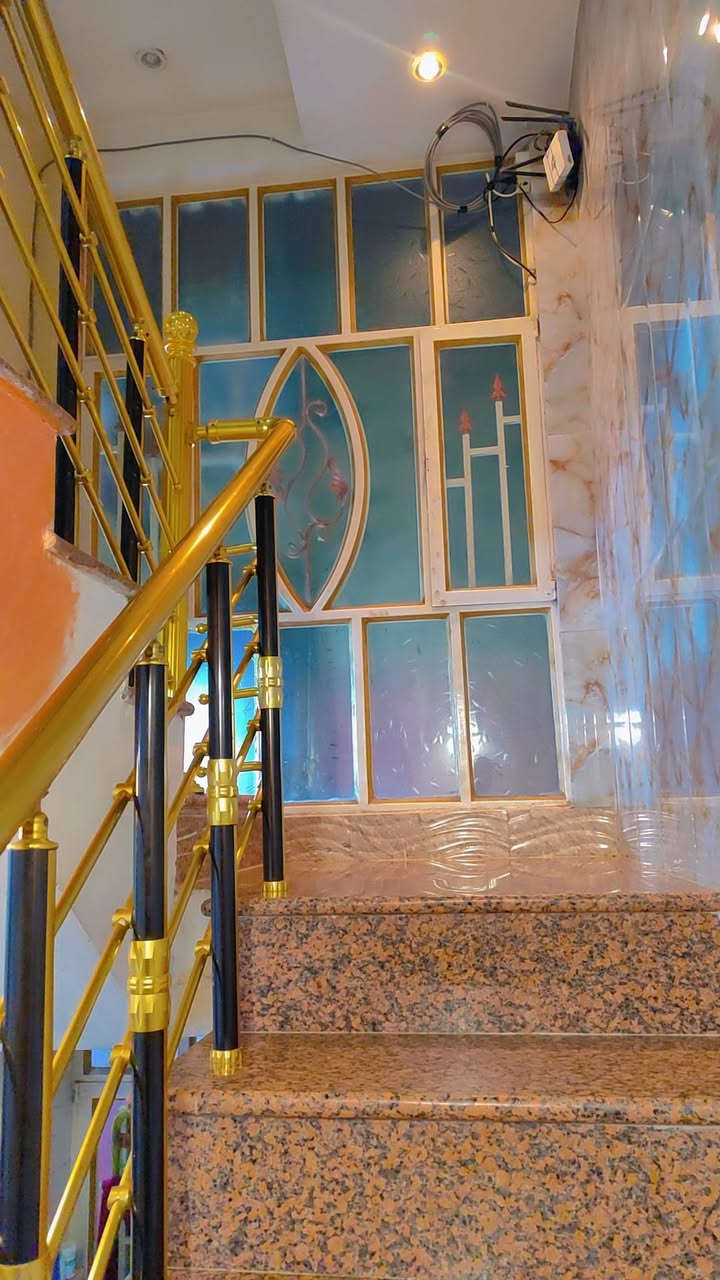 بيت للبيع مساحة 50 متر 5*10 الدار بناء حديث نظيف جدا وجاهز للسكن طابقين استقبال + مطبخ +غرفتين نوم + حمام وصحيات عدد 2  .... السعر ٦٨ مليون قابل للتفاوض للاتصال ***********.
