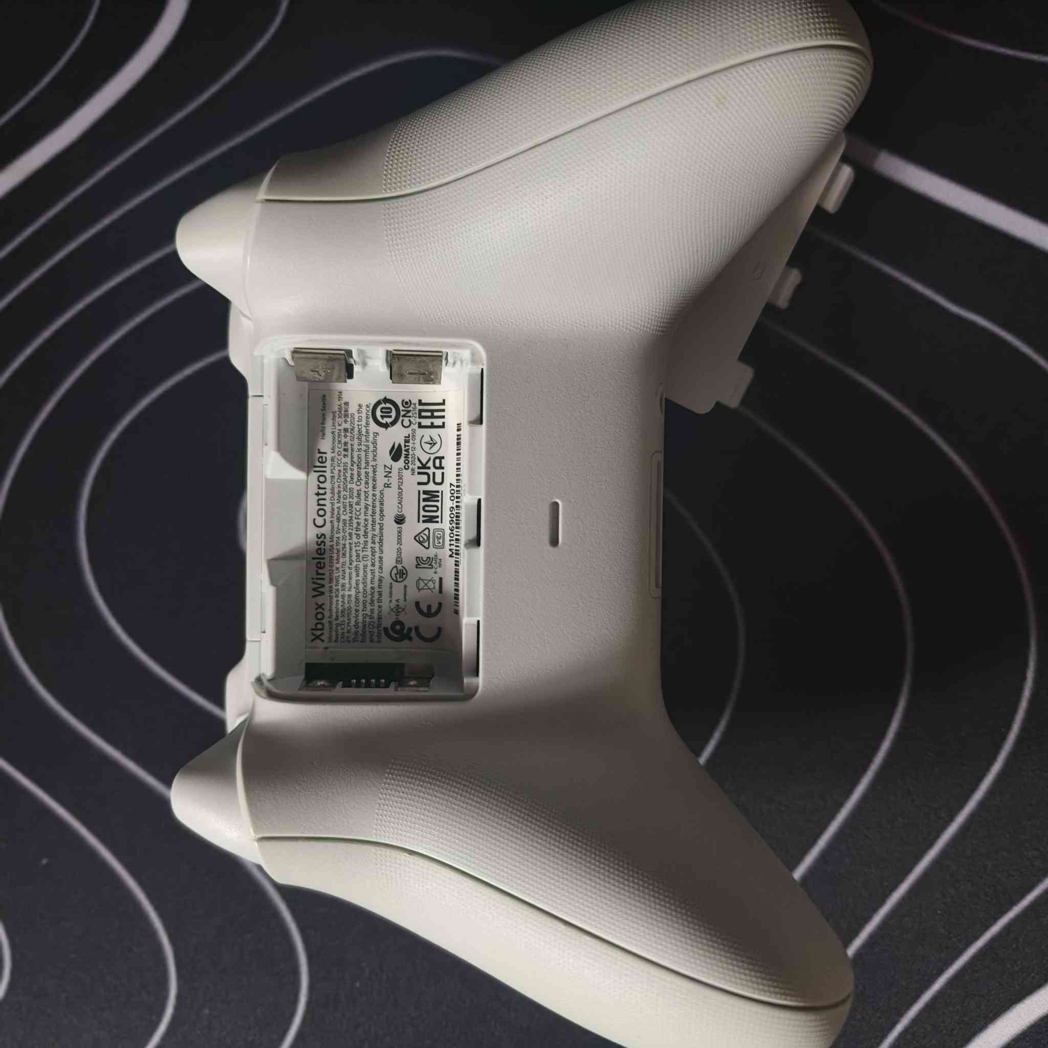 اكس بوكس سيريس اس
مستعمل شهرين 
بدون كارتونه 
ملحقات كامله
لوك ستكير لا مفتوح ولا مصلح
جوستك الاصلي مابيه اي خلل
السعر 310 تواصل ***********
