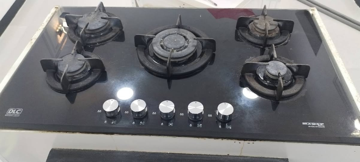 غسالة فول اوتماتك نظيفه جدا وطباخ وفرن للبيع خاجية***********
