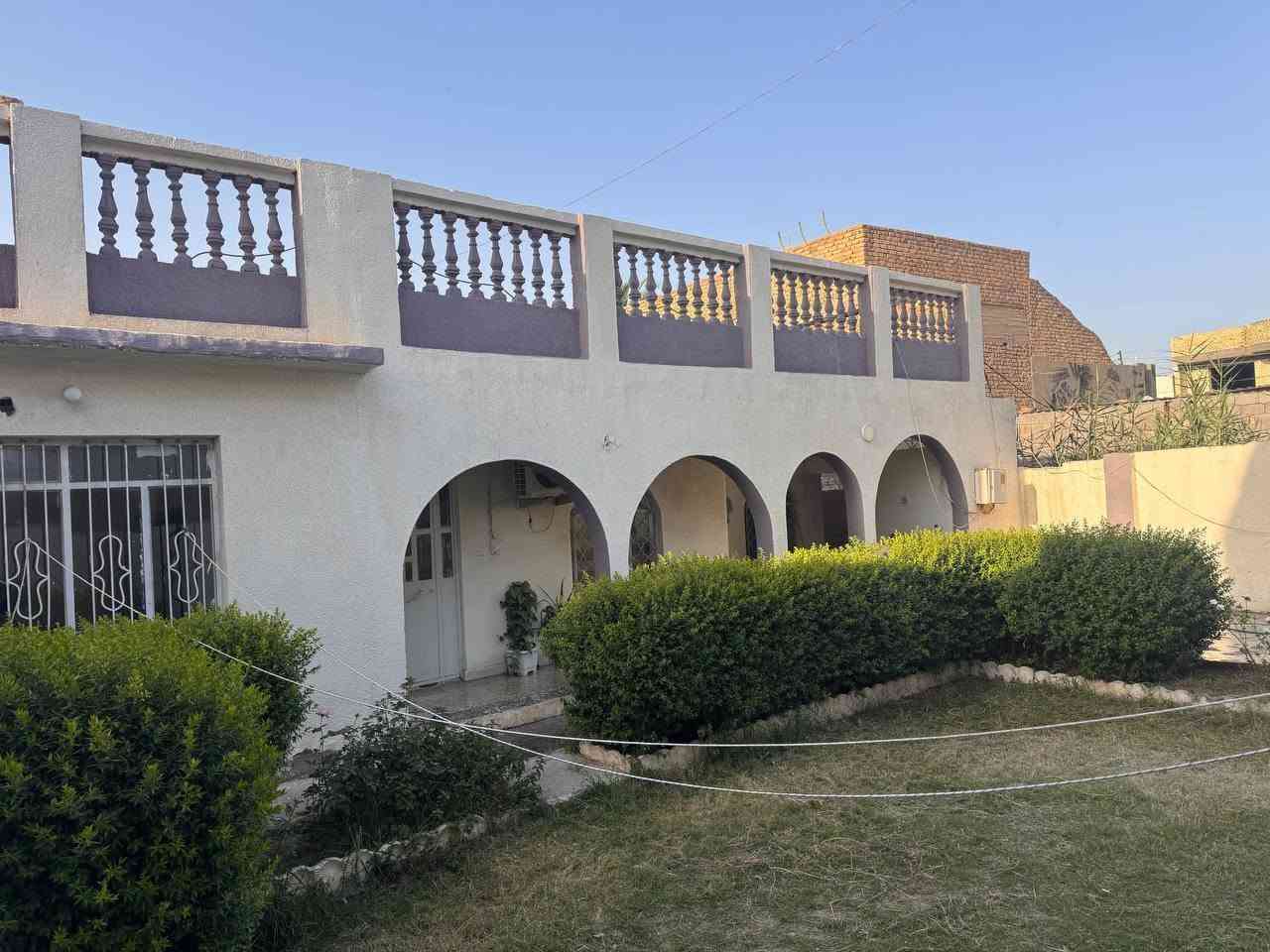إعادة نشر بسبب الوعود دار للبيع طابو صرف في الصويره حي الحسينية شارع المواكب مقابل محل ادوب الخيكاني داخل دربونه عرضها ٣م مساحة البيت ٣١٥ م طابق واحد يحتوي على ٣ غرف نوم واستقبال ومطبخ وصاله و٣ صحيات للأستفسار الاتصال على الرقم *********** او وتساب
