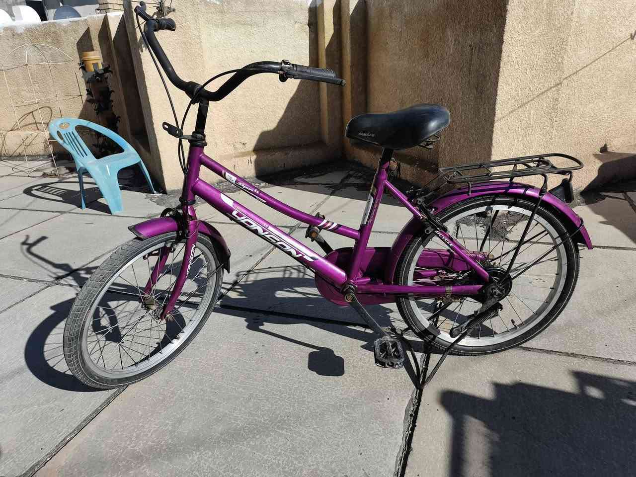 بايسكل بناتي للبيع كامل مكمل ما بي اي شي كله مضبوط تجي وتفصح بعينك حجم 20 تايرات اصليه مكينه وحده بس بريك خلفي دسك امامي ماسحات البايسكل نضيف لاخر حبه ياباني كله مختم مناقصه شي الكشن بي دبلات يعني يشيل وزن لل100 كيلو السعر 65 مكاني بغداد الأعظمية رقمي ***********
