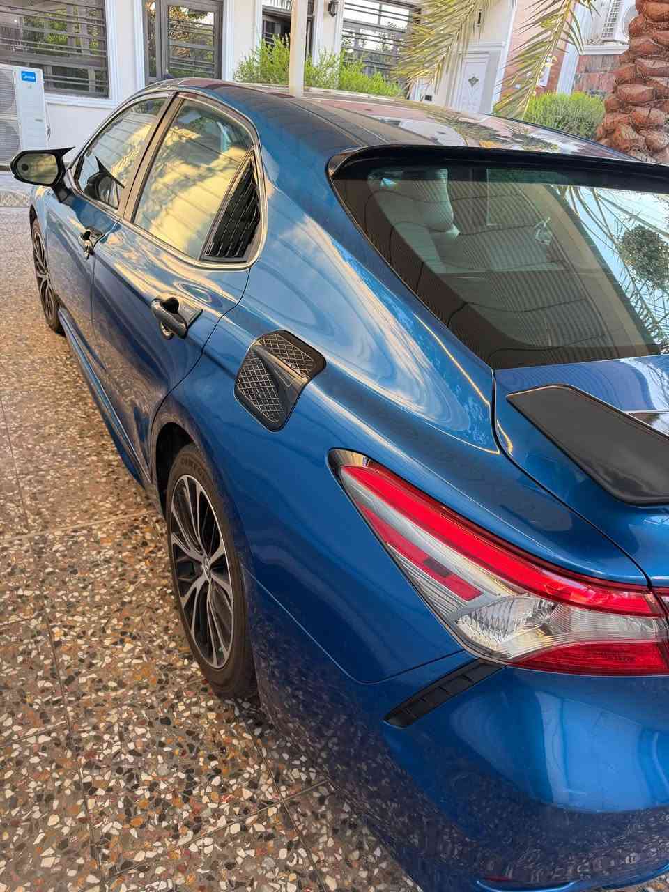 يالله 
كامري 2018 se 
بنيد صبغ فقط بدون ايرباك 
وبيها بعض الملاحظات في الصور 
كراسي جلد ومخمل 
رادار 
تحكم استيرن 
عازل حراري لكل الجام
كامره 
شاشه 
رقم بغداد 
السعر 172 تحويل ثاني يوم 
العنوان بغداد الغزاليه 
*********** اتصال 
*********** واتس بغداد, العراق
