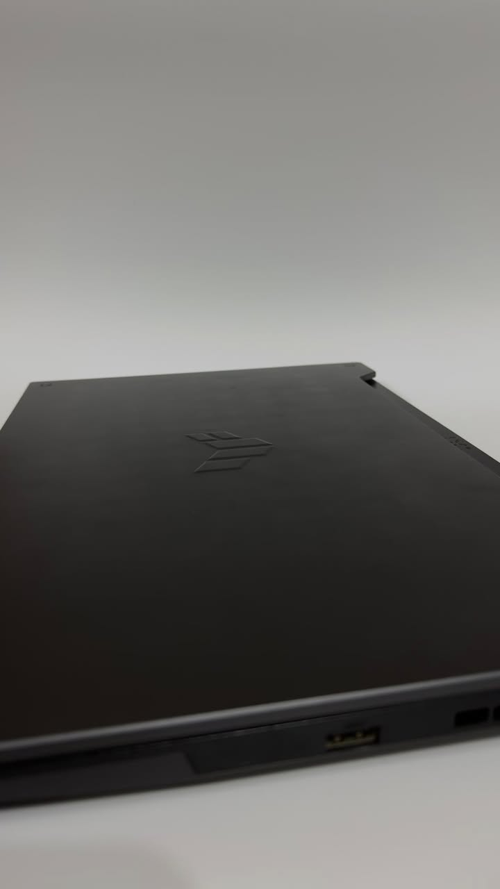 للبيع لابتوب كيمنك مستعمل  

ASUS TUF Gaming A15 - مواصفات عالية

مثالي جداً للألعاب والرندرة المعمارية والتصميم.

• المعالج (CPU): AMD Ryzen 7 6800H
• الرام (RAM): 32GB (سعة عالية للمهام المتعددة)

• كرت الشاشة (GPU): NVIDIA RTX 3050 Ti

• النظام: Windows 11 Pro

للملاحظة 🔴: الرام مطور من ٨ الى ٣٢ جيجا 
والهارد من ٥١٢ الى ١ تيرا

السعر : 1,250,000 مليون وربع
 
وقابل للتفاوص للشراي 

للتواصل واتساب او اتصال 📞: ***********
