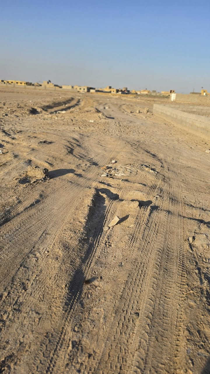 #رباط__للبيع
المساحة 300 متر ....
يتكون من غرفتين وبراني وصاله ومطبخ وصحيات 
المكان حي الملايين قرب البرج 
الاستفسار الاتصال على الرقم 
***********
آجور النشر على البايع 👈 والشاري
