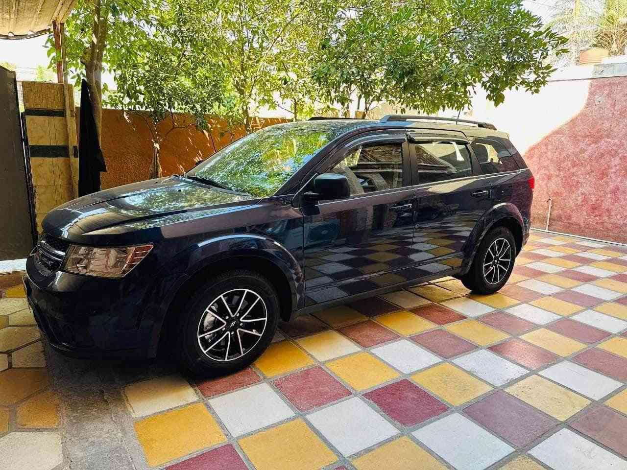 السلام عليكم 
دودج جورني ٢٠١٩ للبيع
محرك ٢٤٠٠ 
سبعة راكب 
لون نيلي شذرة مميز 
رقم بابل بإسمي 
مكاني بغداد او بابل 
السعر ١٤٧$ وبي مجال 
للتواصل دايركت او الاتصال ع ***********
