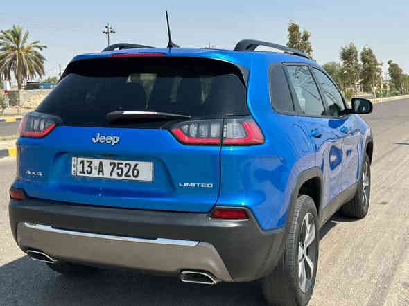 جيب شيروكي بزون فول مواصفات بانوراما 
خزن ميموري 
حجم المحرك 3200 VVT بنتاستار 
موديل 2022 
ماشيه 78 الف km 
حادثها تبديل بنيد فقط 
تعديل قاعده البدنه الي تكعد بالشاصي 
محرك كير كفاله 
صدر تبريد كفاله 
ايرباك فقط دشبول ودركه 
زوج تايرات امامي جديد 
حادثها بامريكا فقط بالعراق كلشي ما بيها ابداً 
موجوده صور الحادث بالمنشور 
رقم 7526 13A 
تحويل ثاني يوم 

السعر 180 وبيها مجال 
***********
