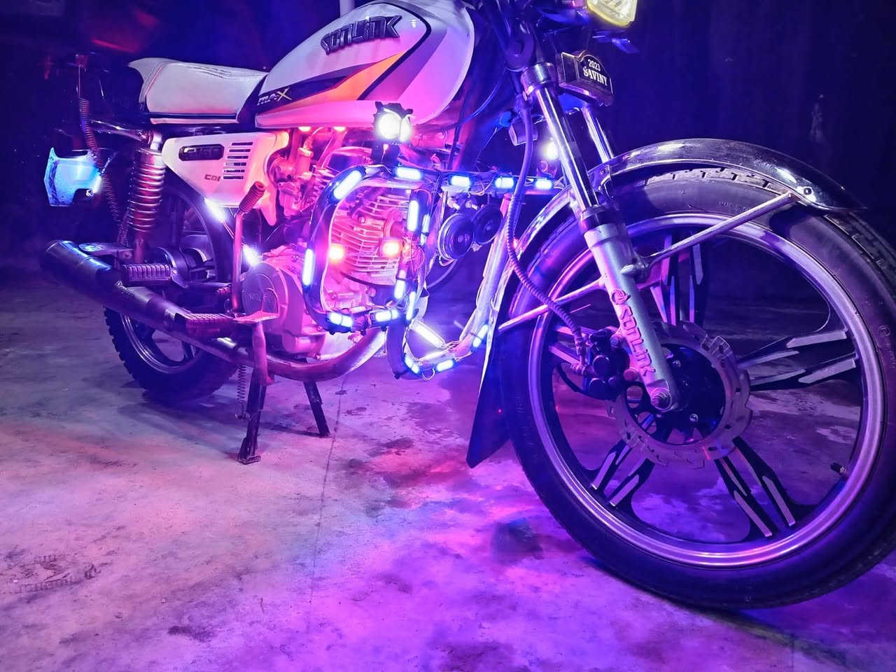 سيفان للبيع موديل 23 كفاله عامه كفاله عامه محرك حجم محرك 150 محرك ما مفتوح شهاده لله تفحصه يله تاخذه  سعره 500 قفل قفل كلشي اب سعره بس الشراي يتصل ***********
