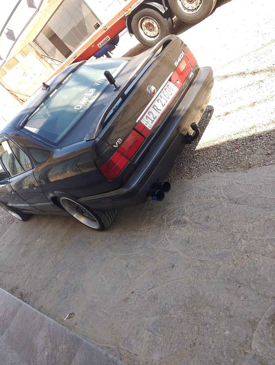 للبيع بي ام دبليو موديل 93 رقم نينوى انكليزي السياره حجم 530 محرك 8 مسكر بلادي السياره كلهه بلاديه ممصبوغه تبريد شغال كهربائيات كلهه شغاله جام يصعد ويه السنتر لوك كير اوتو مكفول ومحرك شرط بجم عريض السياره 
السعر 75 وبيهه مجال للشراي ***********
مكلف بل نشر شباب اي معلومه عل سياره ماعرف
