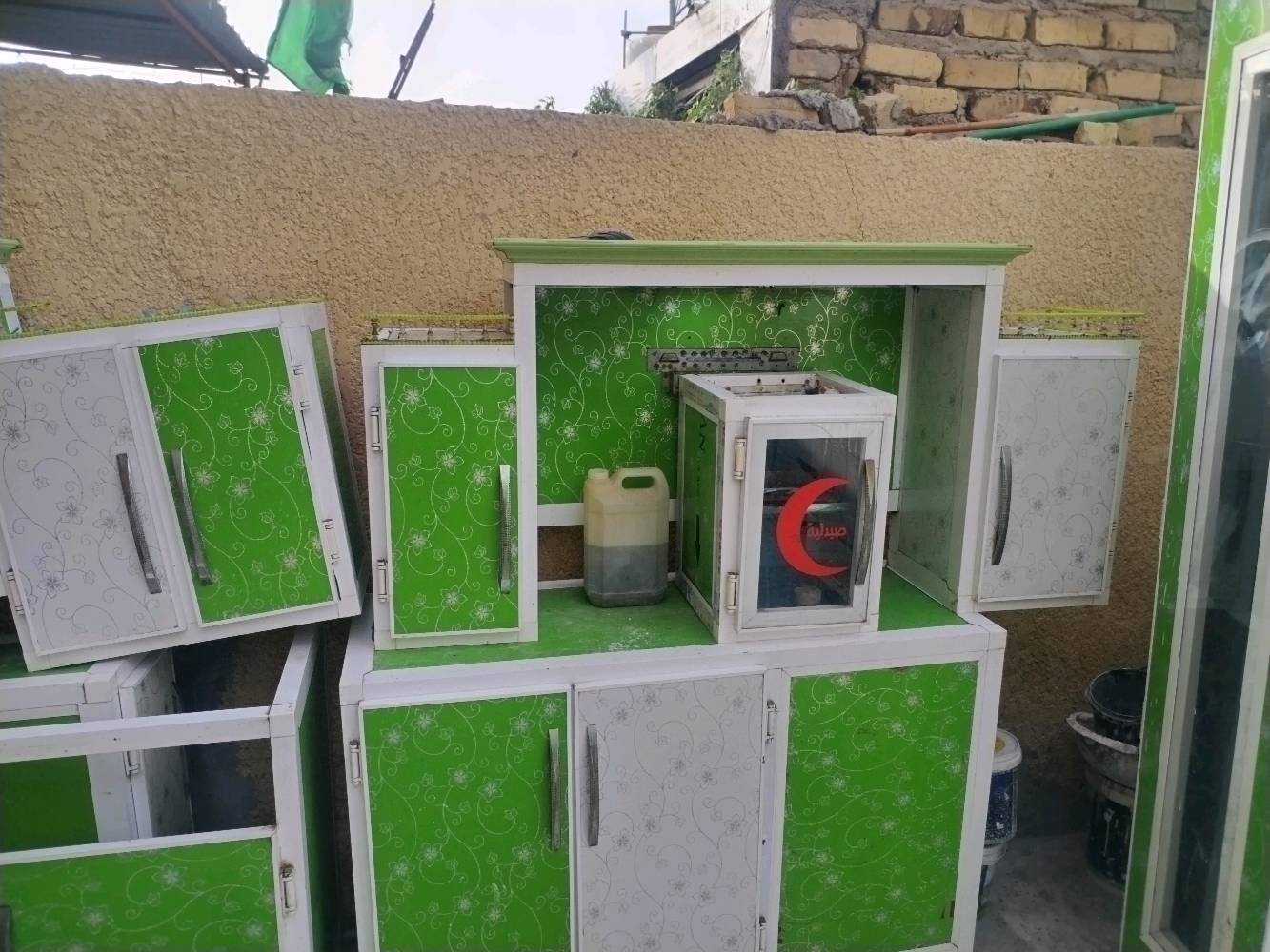 كاونتر للبيع من دون السنك و هاذ هو شوفت عينك