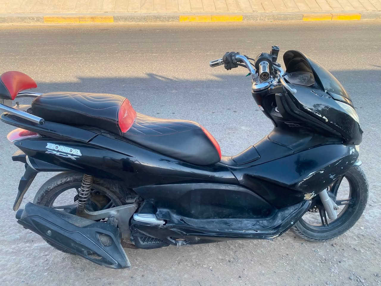 بيسي اكس للبيع جيل الاول ياباني سعرها 750 الف قفل
عنواني البلديات  رقم ***********

نقص ستان تعليك وفيشه للحساس مال ازدحام واكو دهن ينزل من الاذان مال الاستان دهن قطرات قليلة والدراجة شغالة وفيت بم قبل يومين بدلته
