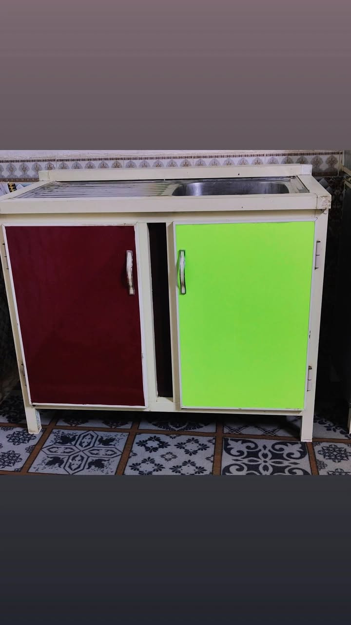 كاونتر كامل هوه وسنكي ماله متر ونص. نضيف كلش. السعر ب 150 وبي مجال لشراي يتفضل خاص او اتصل ع رقم ***********
