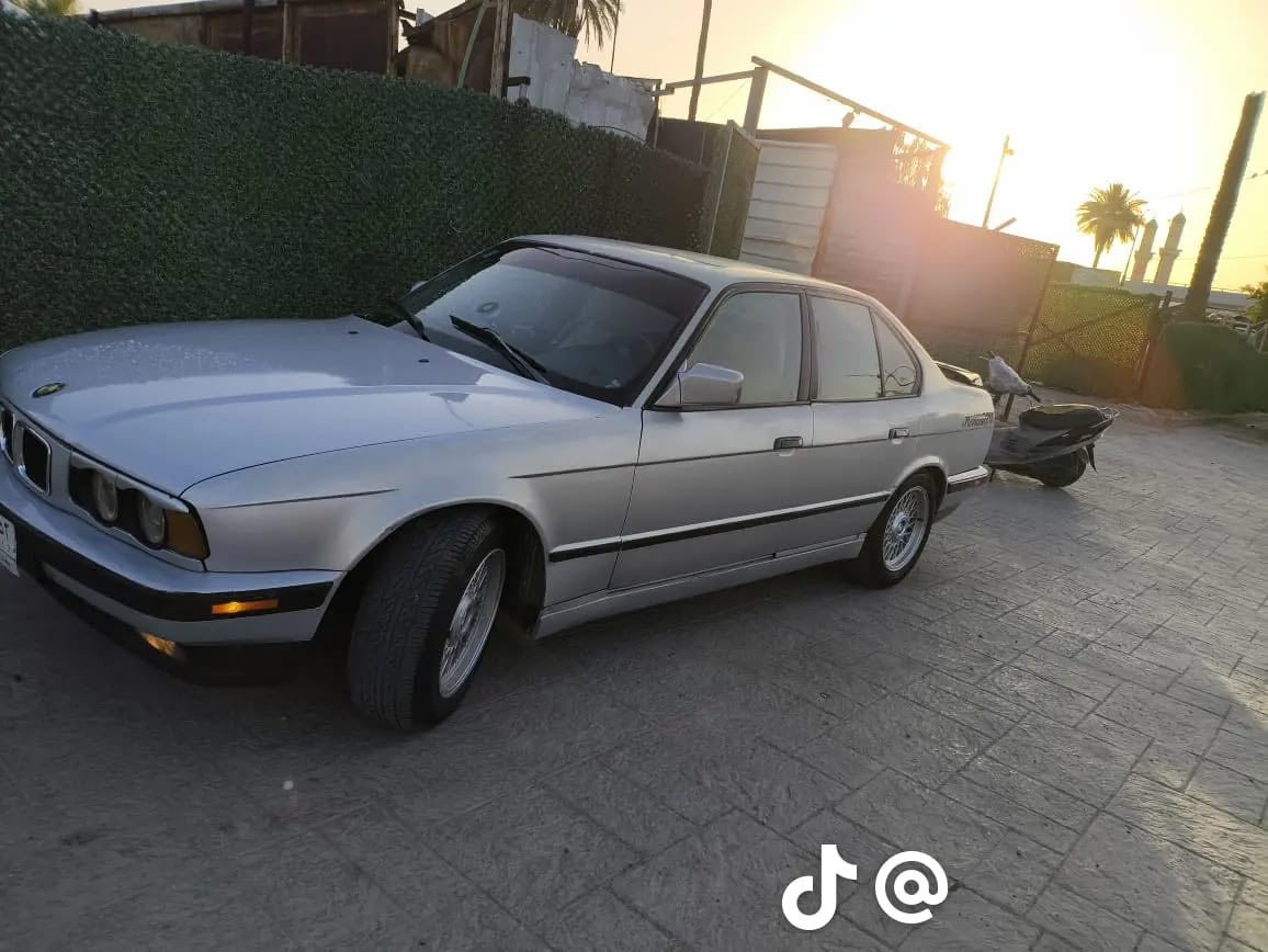 بي ام دبليو 525اصل520 محرك كير525نضيفه السياره بلاديه محرك فانوس مسكر دبريد المحرك مظبوط ويل خليه داخل جلد تدفئة تبريد جديد كهربائية كله شغال سعره58وبيه مجال مكان نجف رقم صاحب السيارة ***********رقم دولي انكليزي بسمي
