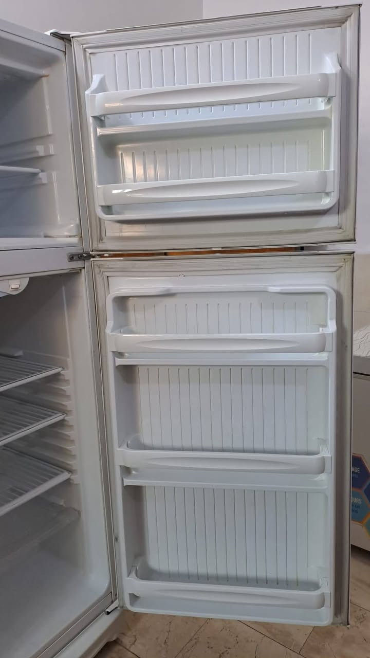 ثلاجة للبيع
السعر ٣٠٠ و بيهه مجال


**إذا كنت صاحب هذا الإعلان وتريد حذفه لأي سبب، رجاءا أرسل رسالة إلى الدعم الفني**