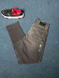 جينز تومي هيلفيغر • مقاس 30 • رصاصي