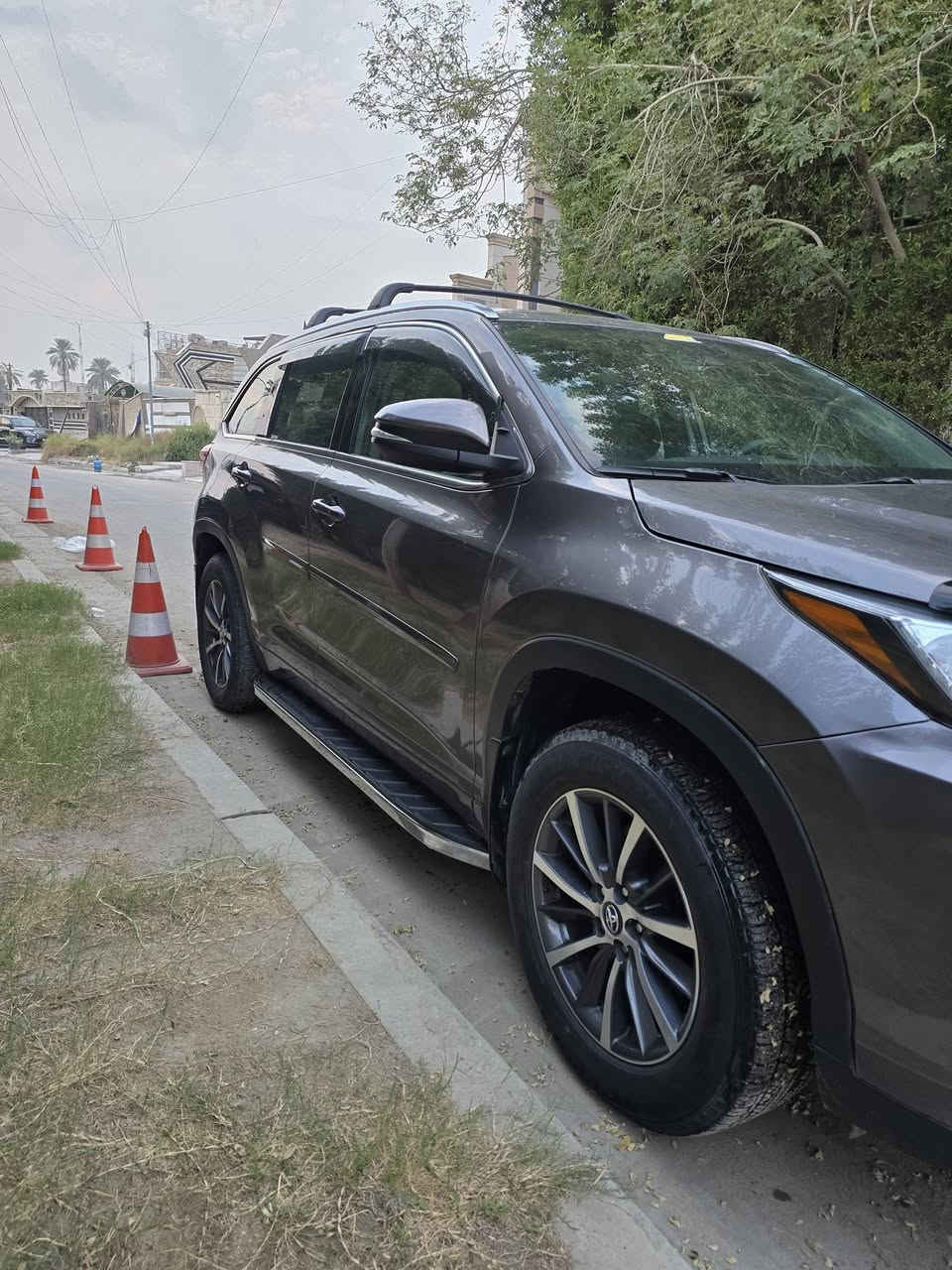 السلام عليكم
تويوتا هايلندر 2018 فول  VIP  اعلى فئة XLE  

 رادار 

نقطع عمياء 

مثبت سرعة 

محرك 6 سلندر 3500 

بصمة عدد ٢

فتحة سقف

جلد 

كشنات منفصل 

كشنات كهرباء 

كشنات تدفئة 

بردات ابواب 

جنطه كهرباء 

دوسات ابلاديه

ويل كروم 

7 راكب 
كشافات 
تحكمات مقود 
شاشة - كامرة 
بصمة ترحيب  
ماشية ٣٤ الف ميل حقيقي السيارة جديدة كلش بعدهة بريحة الشركة غرفة جديدة زلغ مابيهة 

رقم  اربيل تحويل ثاني يوم 

بدون اي ضرر او دواخل فقط تبديل قبق جنطة بواحد نفس اللون  

السعر249  ورقة

للستفسار *********** 
مكان بغداد 
بيع فقط
