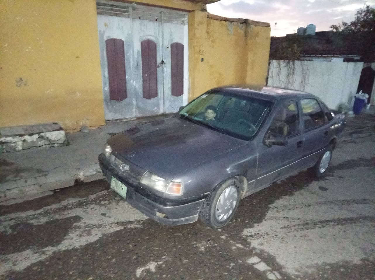 السلام عليكم اوبل فكترا للبيع موديل 1989 صبغ عام محرك ١٦ باور محرك جديد مال كصه قبل اسبوع من شادها شرط التحويل الشرعي يريد تحويل وكاله مايسوى السعر 30 وبيها مجال موبايل ***********
