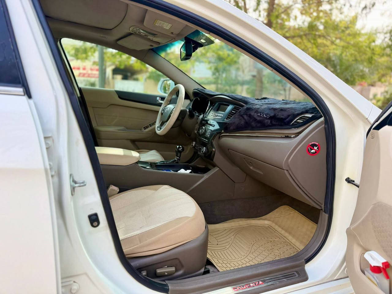 السلام عليكم للبيع كيا كادينزا موديل 11 سياره كلش حلوه مرتبه مواصفاتها معروفه تجي بصمه بصمه ابواب تحكمات استيرن مثبت سرع اشايرمري مري قلاب تبريد قطعتين بانوراما كراسي كهرباء سياره اتوخم تاير جديد اذاين محرك جديد سبير وعد اسبير جديد لا يزنون عالي ناصيه كير  محرك مكفول شلعة ونشاط ماشاء الله وارد خليجي رقم بغداد جديد شرط تحويل سعر 85 بمجال سياره مصبوغ حزام حادث شاملغ عكس السائق للاستفسار *********** واتساب موجود بيه
