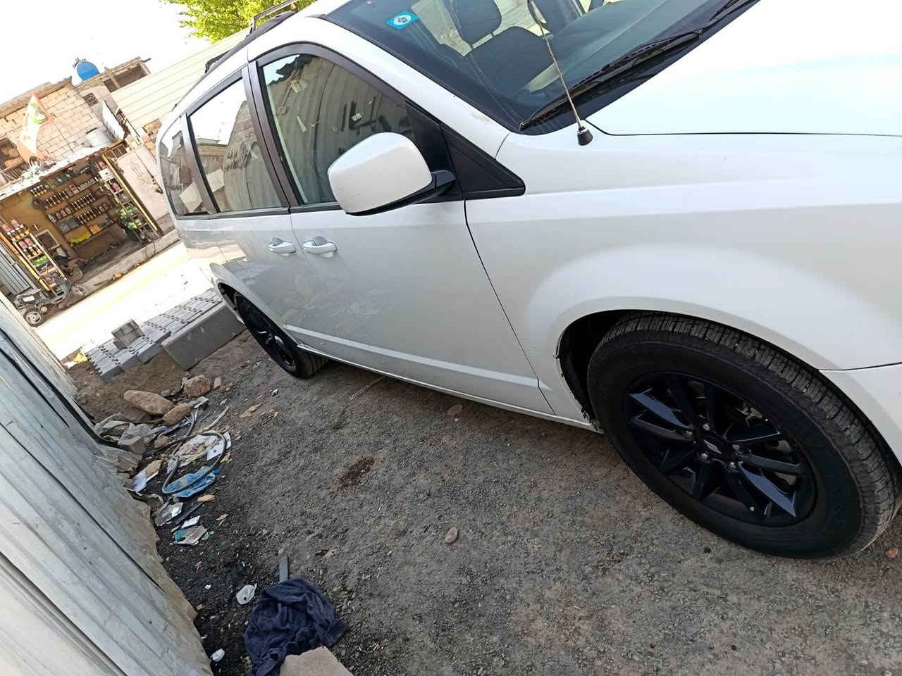 السلام عليكم دوج كرفان للبيع المستعجل سياره كامله مابيهه اي نقص الضرر جاملغات امامية سرقة سرقة 
ونضربت هناا بالعراق الباب عكس السايق والبنيد بي شويه صبغ سونارها موجود السياره خير من الله كير مكينه تبريد مكفول الشراي يدخل عليهه والبي مجاال تشلع عيوني السعر 168 للأستفسار الاتصال ع الرقم *********** بغداد, العراق
