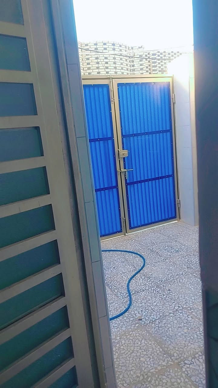دار زراعه للبيع المساحه 105 قريب سكله الكرعاوي تقريبا 800 متر وتنزل   سقف والاساس كونكريت بناء بلو ك يتكون
غرفه غرفه وصاله
 ومطبخ واستقبال............ تخاريج داخليه وخارجيه............. السعر 42 مع المجال
للاستفسار الاتصال على الرقم ***********
