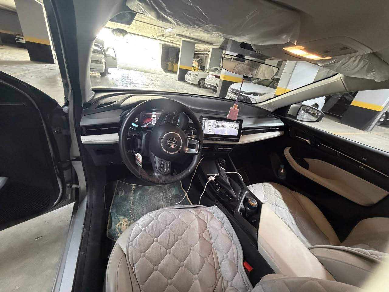 Mg 5 plus 2025
فووول مواصفات اعلى فئة  

رقم واحد اعلى فئة بصمة وفتحة وكراسي كهرباء 

داخل ابيض جلد 

كامرة دوارة ٣٦٠ درجة 

شاشة كبيرة كار بلي 

محرك ١٥٠٠ تنفس طبيعي 

السيارة مضمونه خمس سنوات من شركة MG

السيارة ماشية ٤٨٠٠ كيلو  بعدها زيرو

مكفوله من الصبغ والبارد 
السعر ١٣٨ ورقة وبيه مجال بسيط 
مكان السيارة العامرية 

للتواصل  اتصال او وتساب

***********
