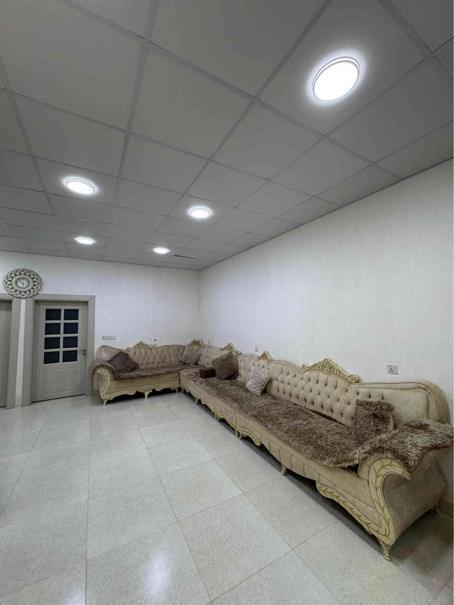 قەنەفەی 10 نەفەری کلاسیک بۆ فرۆشتن  زۆر پاکن 
لە سلیمانیم 
سحری 375 هەزار و مەجال
*********** السليمانية
