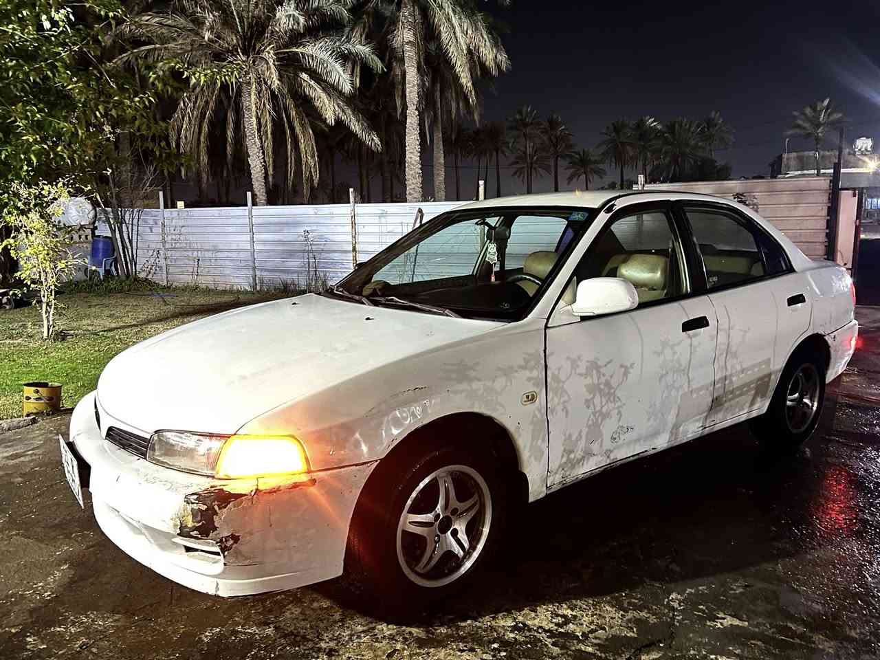 سلام وعليكم 
سيارة للبيع 
نوع سيارة ماتسيوبوشي ميراج 
موديل 2000
سنوية حديث لسنة 2030
رقم انكليزي بغداد 
سيارة جاهزة كامل مواصفات مال بيت تدفئه مع تبريد 
تخم تاير جديد دواخل مال شركة + كير ومحرك مكفول كفالة عامة بدون صبغ مثل ما موضح في الصور 

السعر  على خاص 
رقم الموبايل :*********** للأتصال
‎*********** واتساب فقط 
العنوان بغداد ابي غريب
