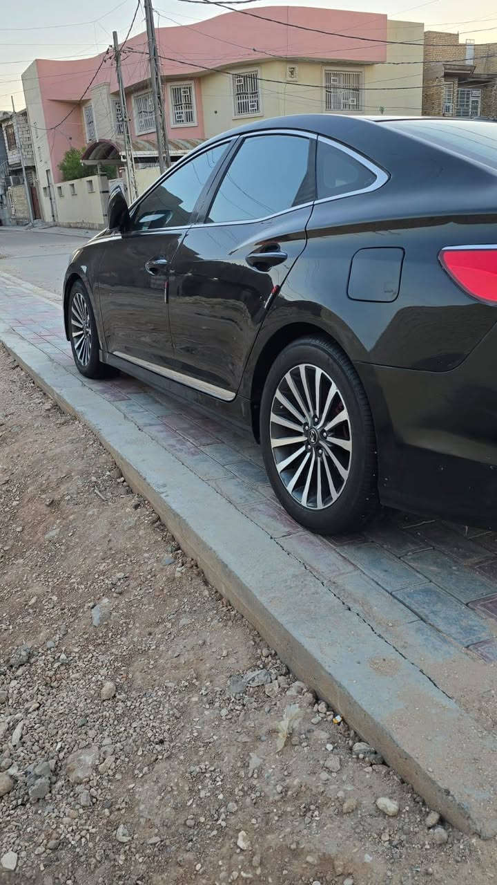 السلام عليكم ازيره
موديل 2014 وارد كوري خط واحد بنزين ....رقم اربيل جديد
سنويه 2030
كصه جنطه فقط 
 موصفات فول  
فول الفول مكينه 4.سلندر  ...2400 مكينه مامفتوحه شرط 
سيارة كفالة فقط مكان الكص  
مكينه وكير حداديه وتخم تاير تبريد غرفه الف ماذب عليه خير من الله .............................
سياره نضافته 💯 بل 💯 شكد ما توقع نضيفه وجاهزه 
موصفات السياره 
بصمه ابواب وتشغيل 
كشنات جلد
اناره داخليه مخفيه شركه
داخل ملكي للخير 
تدفئه  كشنات
قطعتين تبريد 
تحكم كشنات منفصل بل ابواب 
تحكم بيانو 
مري شفط نظام ترحيب
مري قلاب..............
شاشه كامره دواره 
عنده تقرب اناره داخليه 
فتح صندوق ذكي 
لدات خلفي 
حساس امامي خلفي 
نظام اصوات انفنتي 
لد مري جانبي 
حساس خلفي امامي 
يدات نيكل إشارات ترحيب جانبي 
دمام خلفي كولتي عالي 
دبل كزوو خلفي 
ويل كب 19 كرؤم......
------------------------------------------
مكان السياره كربلاء  ...................................
السعر 64  وبيه مجال .................
رقمي ***********
